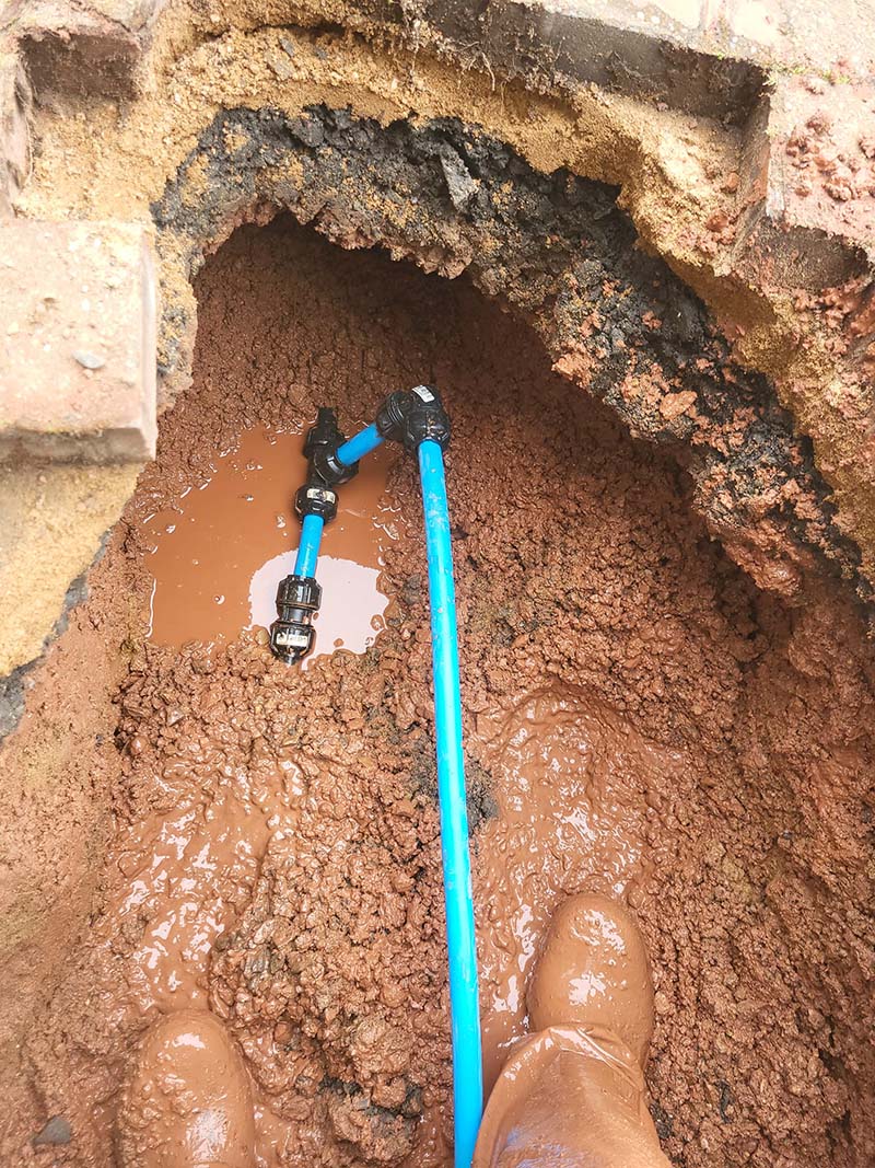 Replacing a leaking water pipe